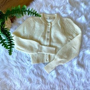 Never been worn Aritzia cardigan in cream